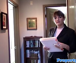 Amator agent imobiliar pussyfucked în timpul vizionarii