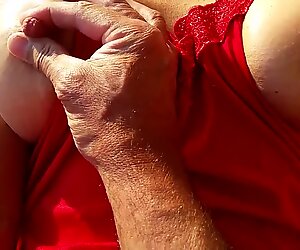 WIFEY CUMS HARD WITH HER VIB OUTSIDE !!!