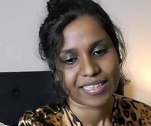 INDIAN MILF CATCHES STEP SON SNIFFING HER DIRTY PANTIES ROLEPLAY1080p hornylily(1)