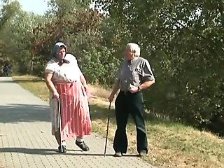 FFM banging with an old granny and blonde