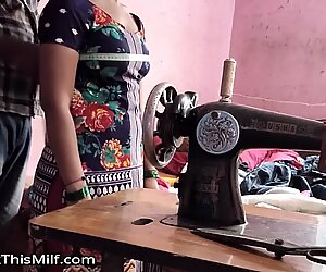 Tailor ne bhabhi ka naap lete lete bhabhi ko hi chod dala